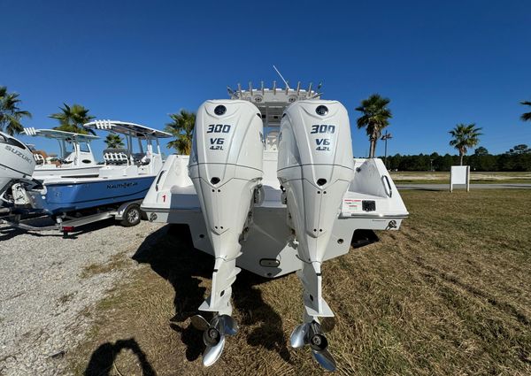 Everglades 335 Center Console image