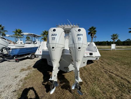 Everglades 335 Center Console image