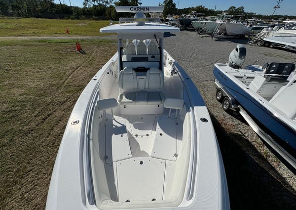 Everglades 335 Center Console image