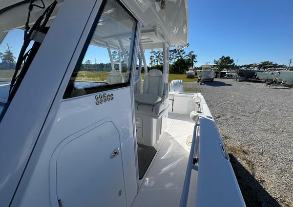 Everglades 335 Center Console image