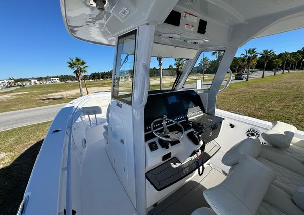 Everglades 335 Center Console image