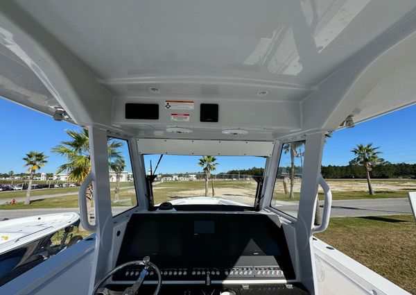 Everglades 335 Center Console image