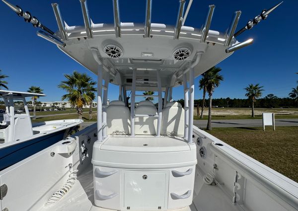 Everglades 335 Center Console image