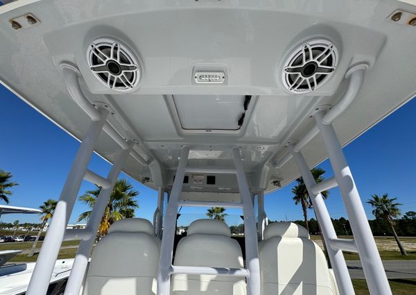 Everglades 335 Center Console image