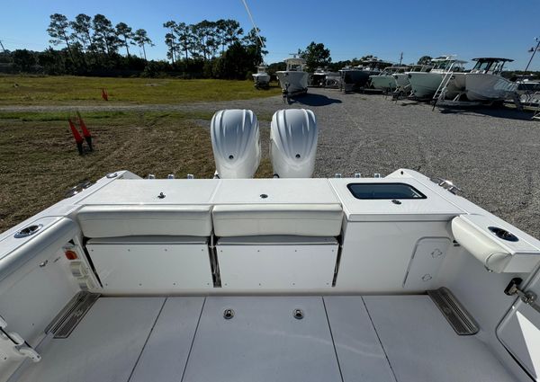 Everglades 335 Center Console image