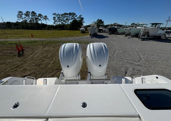 Everglades 335 Center Console image