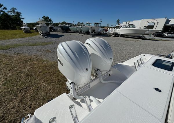 Everglades 335 Center Console image