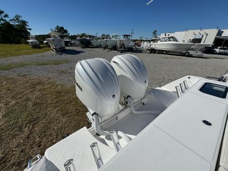 Everglades 335 Center Console image