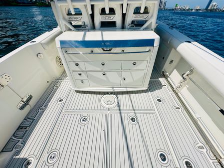 Boston Whaler 350 Outrage image