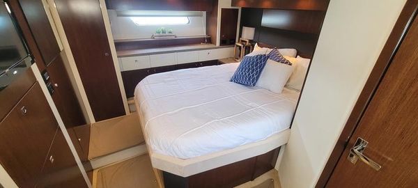 Cruisers Yachts 48 Cantius image