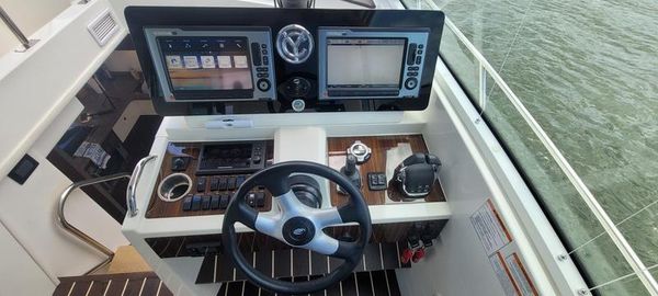 Cruisers Yachts 48 Cantius image