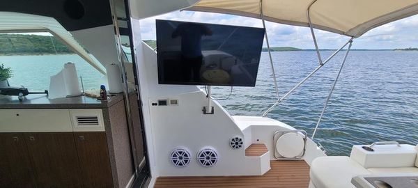 Cruisers Yachts 48 Cantius image