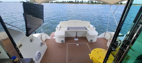 Cruisers Yachts 48 Cantius image