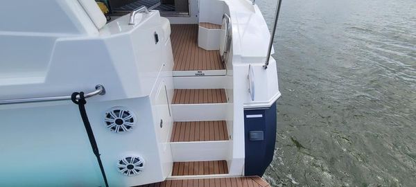 Cruisers Yachts 48 Cantius image