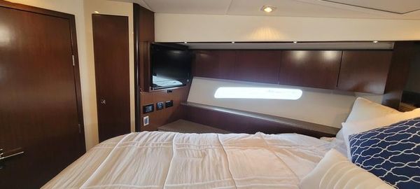 Cruisers Yachts 48 Cantius image