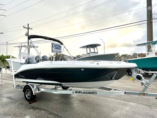 Hurricane SunDeck Sport 185 OB - main image