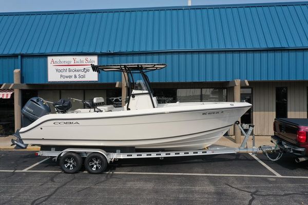 Cobia 237 CC - main image