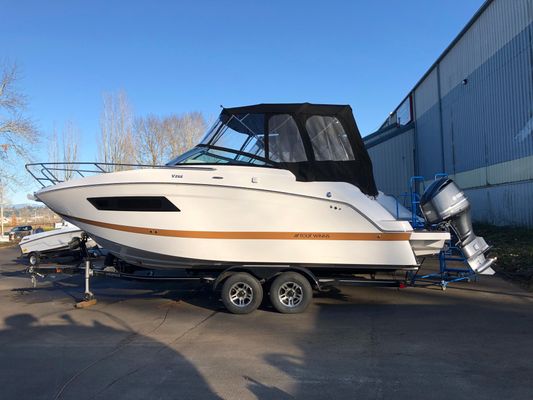 Four Winns 255 Vista Outboard - main image