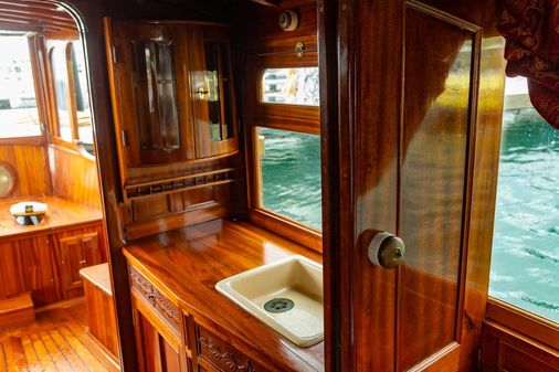 Classic Gentleman’s Commuter yacht image