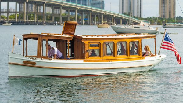 Classic Gentleman’s Commuter yacht 