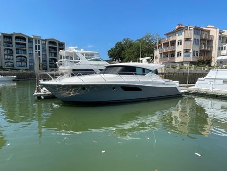 Tiara Yachts C44 Coupe image