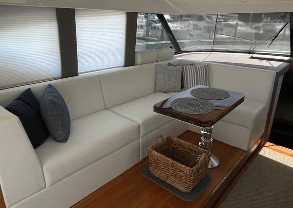 Tiara Yachts C44 Coupe image