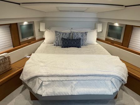 Tiara Yachts C44 Coupe image