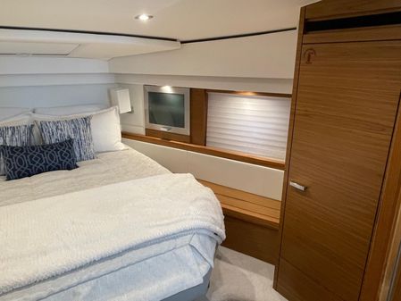 Tiara Yachts C44 Coupe image