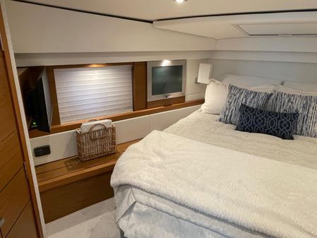 Tiara Yachts C44 Coupe image