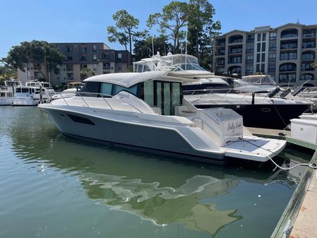 Tiara Yachts C44 Coupe image