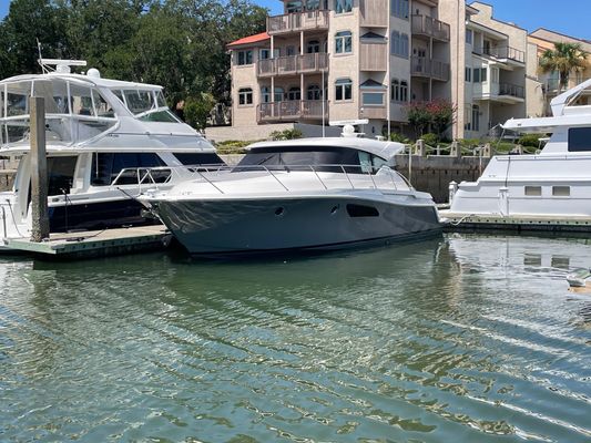 Tiara Yachts C44 Coupe - main image