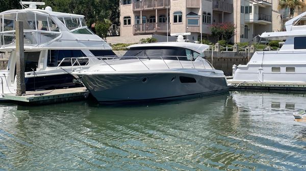 Tiara Yachts C44 Coupe