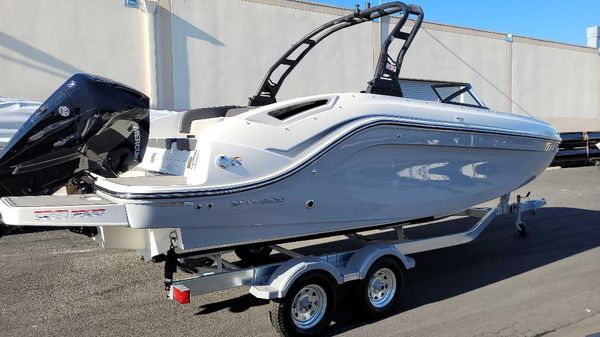 Bayliner DX 2200