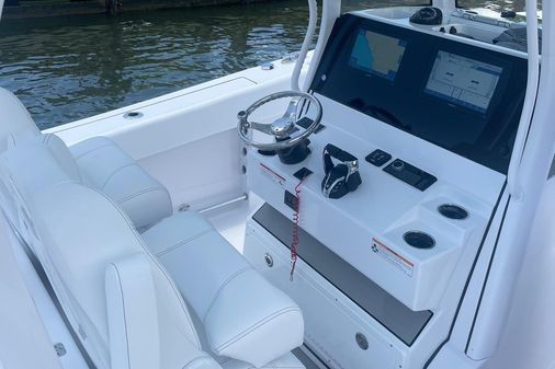 Sportsman OPEN-282-CENTER-CONSOLE image