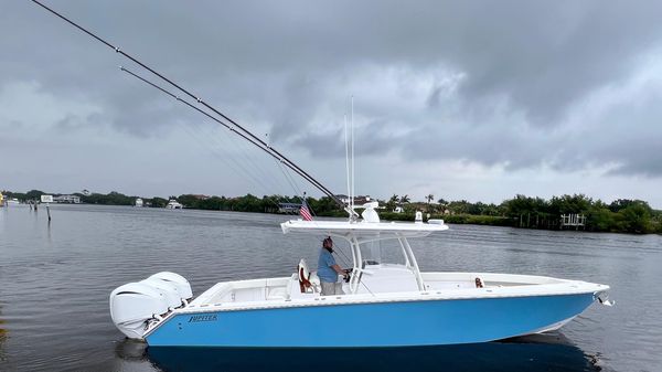 Jupiter 34 Center Console 