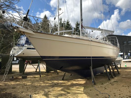 Island Packet 440 - main image