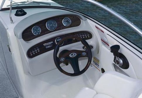 Sea Ray 240 Sundeck image