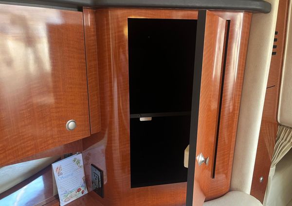 Sea Ray 320 Sundancer image