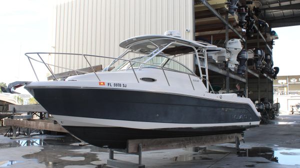 Robalo R245 Walkaround