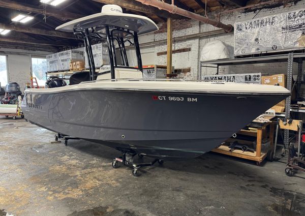 Robalo R230-CENTER-CONSOLE image