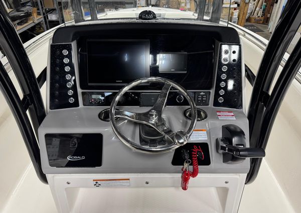 Robalo R230-CENTER-CONSOLE image