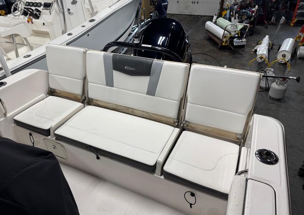 Robalo R230-CENTER-CONSOLE image