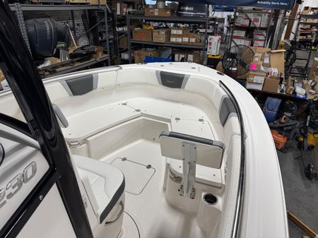 Robalo R230-CENTER-CONSOLE image