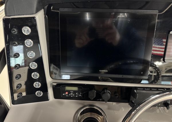 Robalo R230-CENTER-CONSOLE image