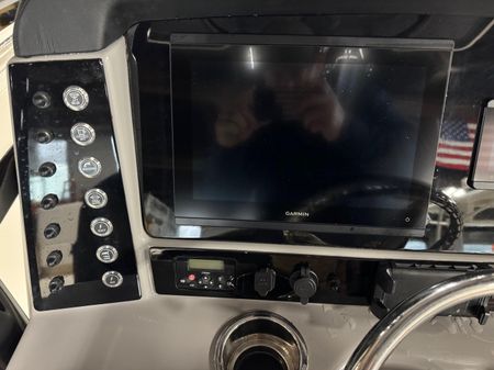 Robalo R230-CENTER-CONSOLE image