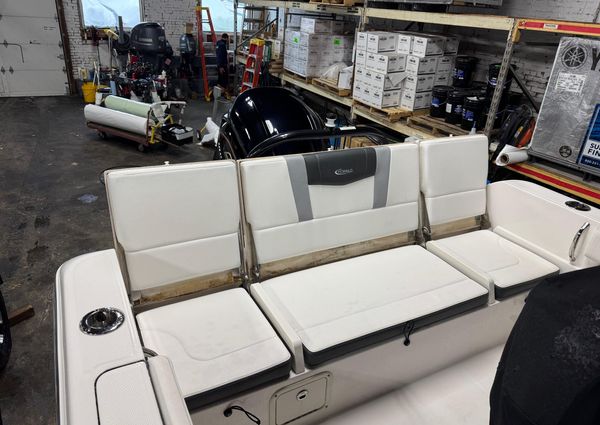 Robalo R230-CENTER-CONSOLE image