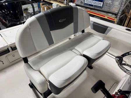 Robalo R230-CENTER-CONSOLE image