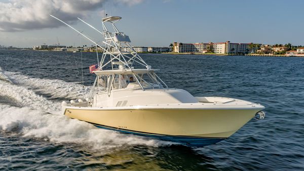 SeaVee 430 Fish Around