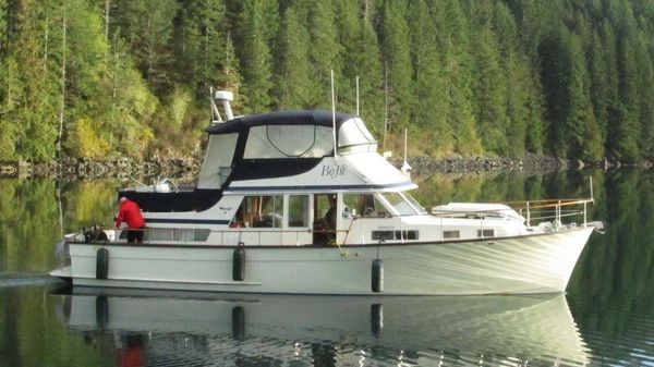 Tollycraft Flybridge Trawler 