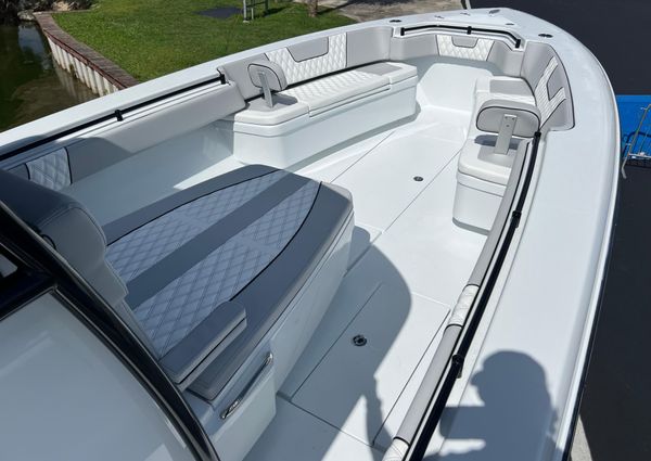 Contender 39-ST-CENTER-CONSOLE image